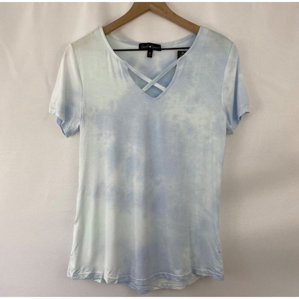 NWT Derek Heart Women's Medium Blue Tie Dye V-Neck Criss Cross Short Sleeve Tee